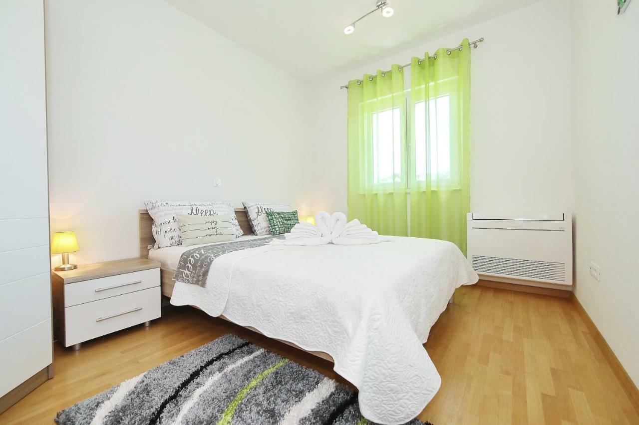 Apartment Lana ปาชมาน ภายนอก รูปภาพ