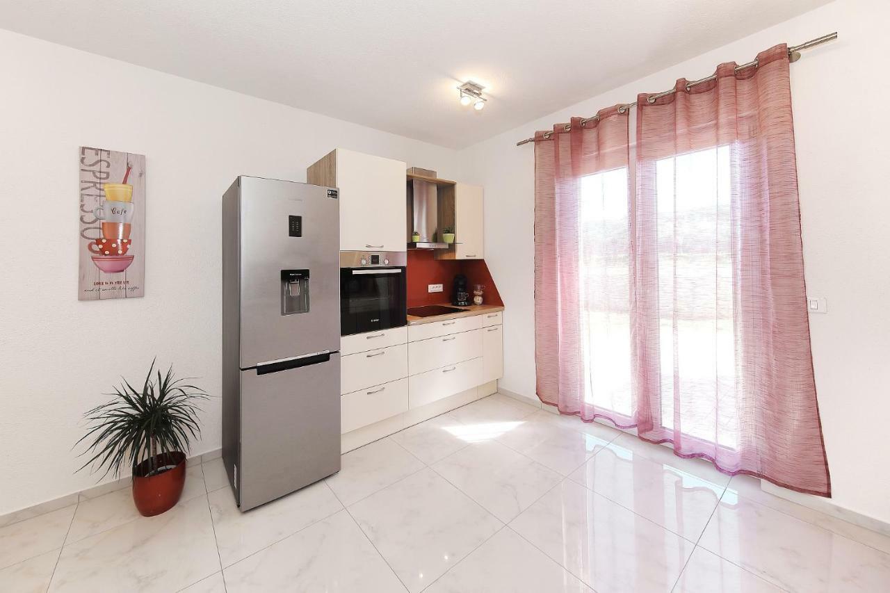 Apartment Lana ปาชมาน ภายนอก รูปภาพ